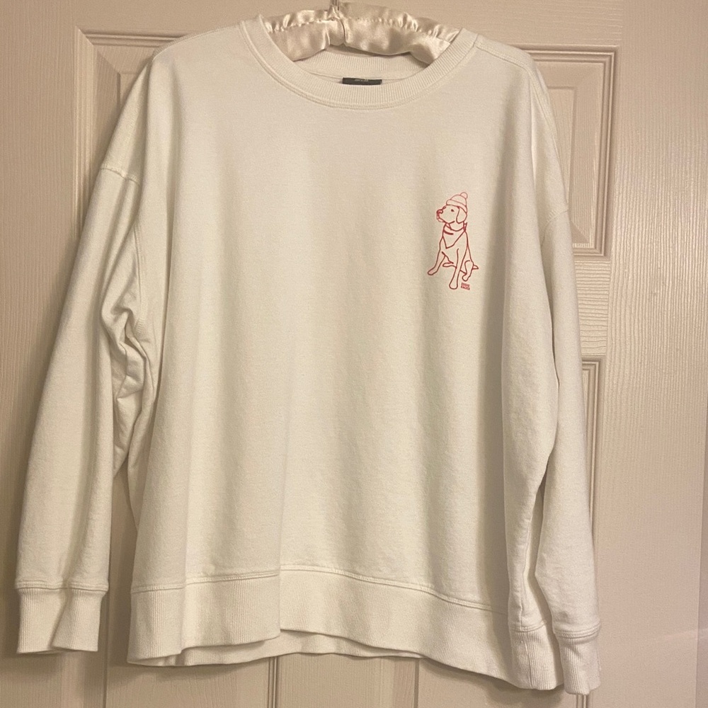 Eddie Bauer cream men’s sweatshirt with a red dog with cute hat and scarf.